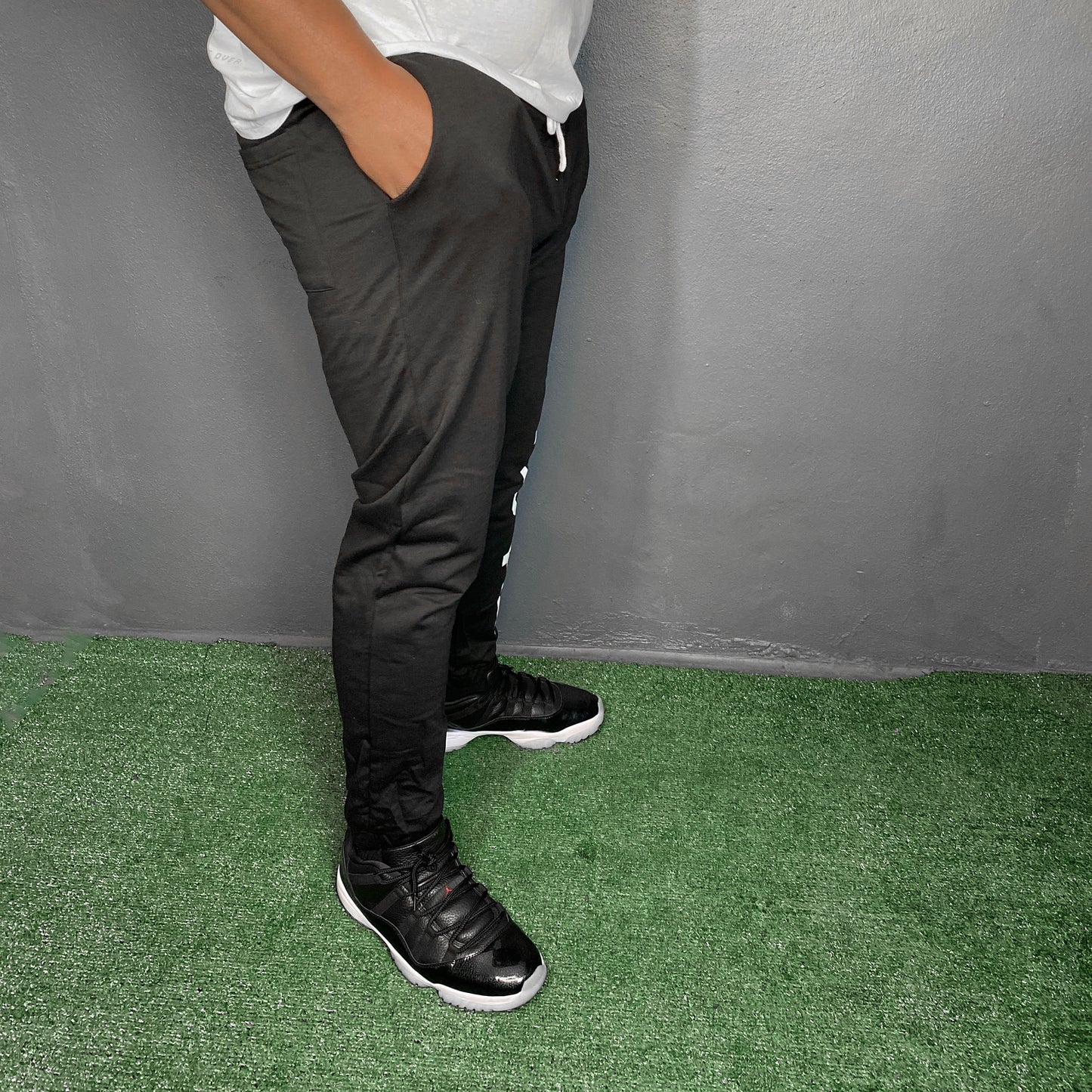 auJ'ye Black Men's Jogger